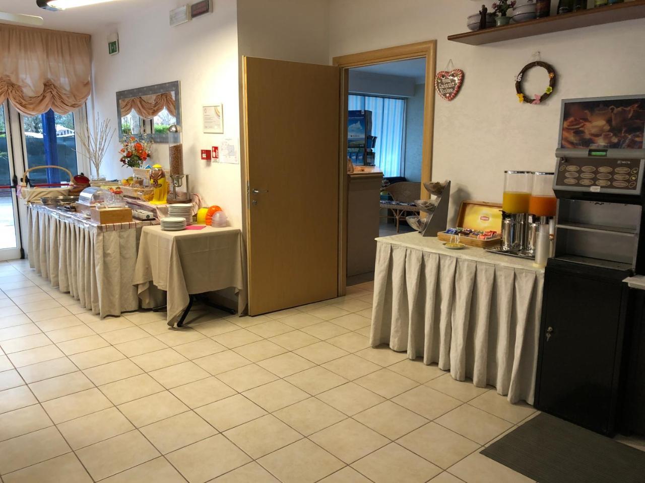 Hotel Canasta Riccione Exterior photo